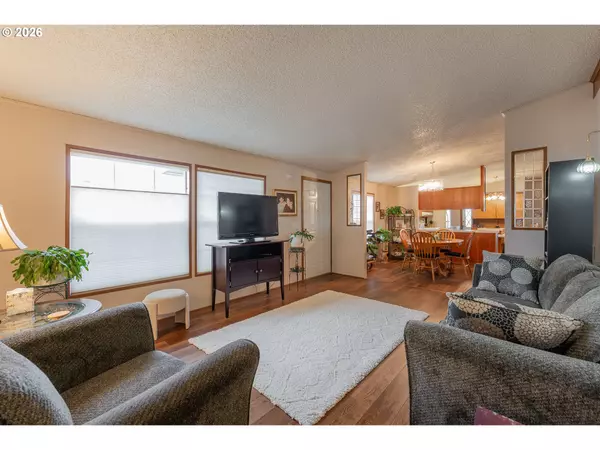 Roseburg, OR 97470,623 SHADOW RANCH LN