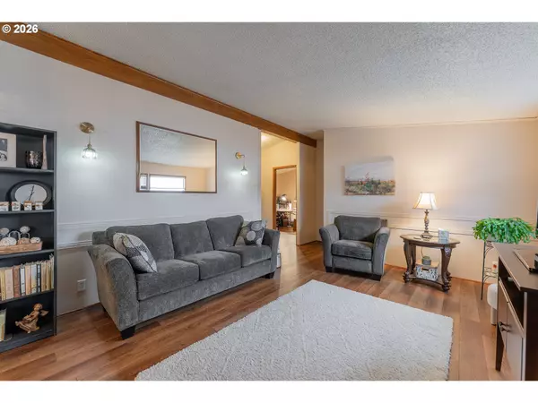 Roseburg, OR 97470,623 SHADOW RANCH LN