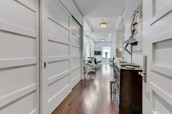 Toronto C08, ON M5E 0B2,22 Leader LN #433