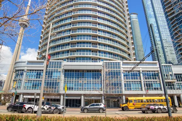 Toronto C01, ON M5J 2Y6,218 Queens Quay W #1208