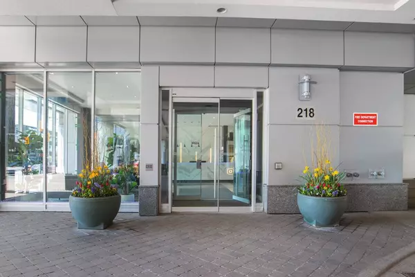 Toronto C01, ON M5J 2Y6,218 Queens Quay W #1208