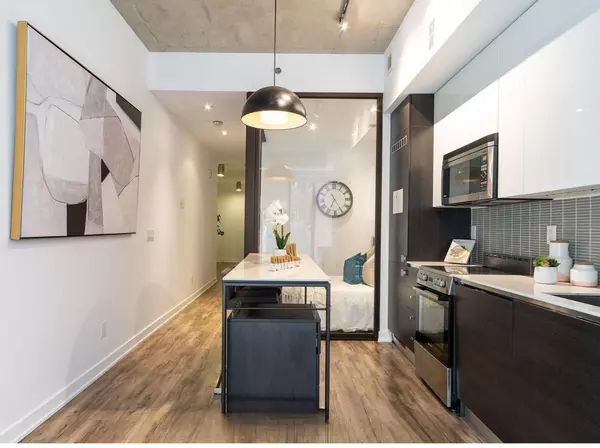 Toronto C01, ON M6J 0B6,8 Dovercourt RD #209