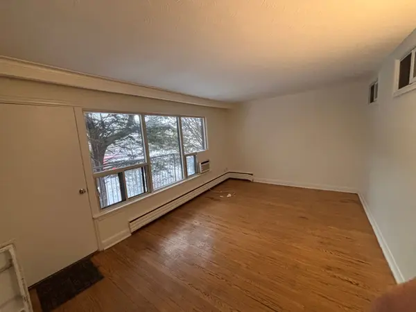 Toronto C04, ON M5M 1C3,429 Lawrence AVE W #2