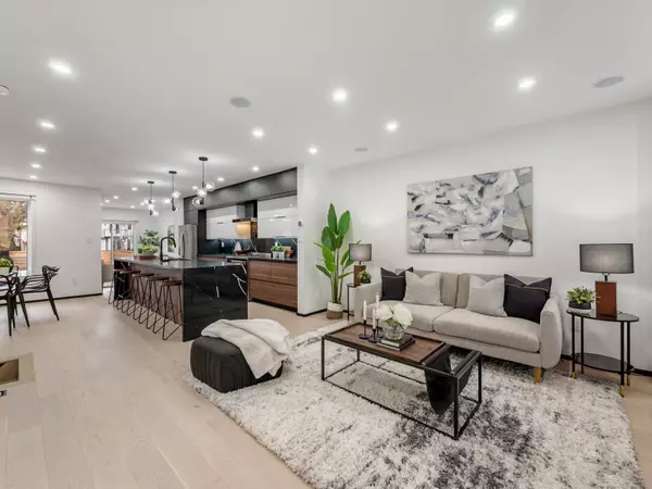 Toronto E03, ON M4C 4M8,186 Oak Park AVE