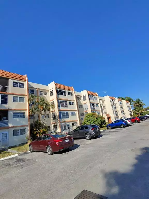 Lauderhill, FL 33313,2201 NW 41st Ave #405