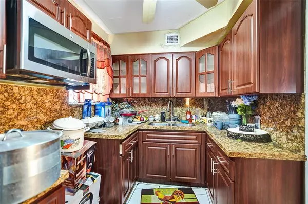 57 NW 68th St, Miami, FL 33150