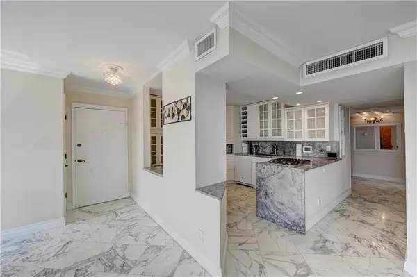 Hallandale Beach, FL 33009,2030 S Ocean Dr #807