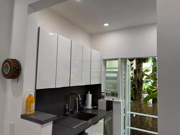 Miami Beach, FL 33139,1540 Euclid Ave #106