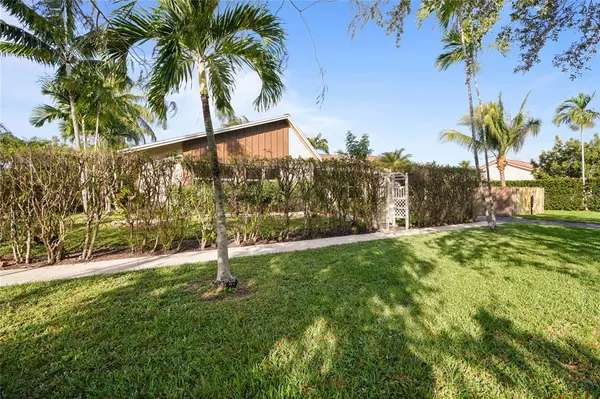 Dania Beach, FL 33004,417 SE 4th St