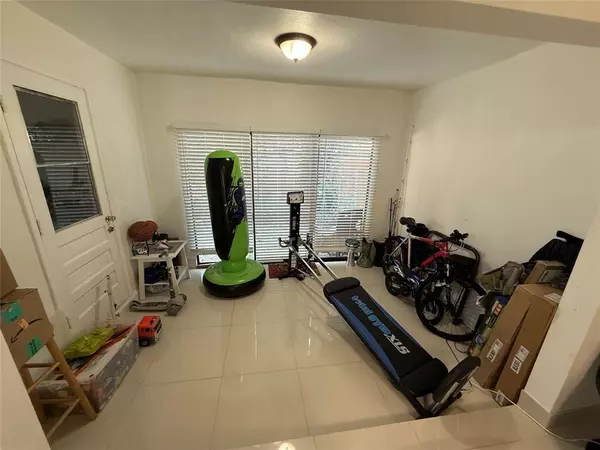 Hollywood, FL 33021,Address not disclosed