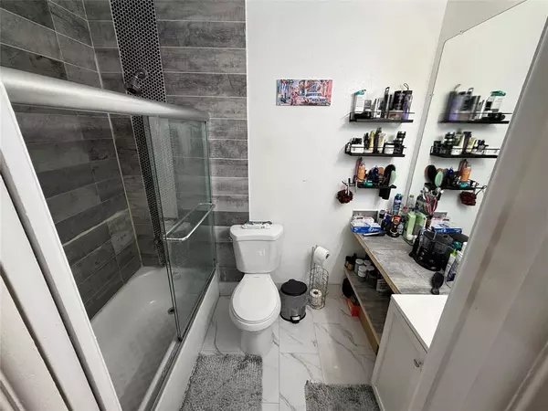 Hollywood, FL 33021,Address not disclosed