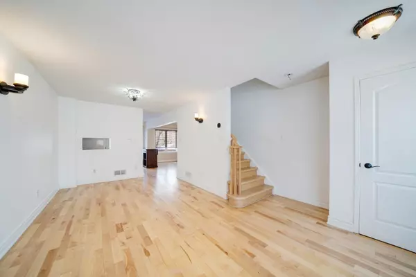 Richmond Hill, ON L4E 3C7,108 Olde Bayview AVE