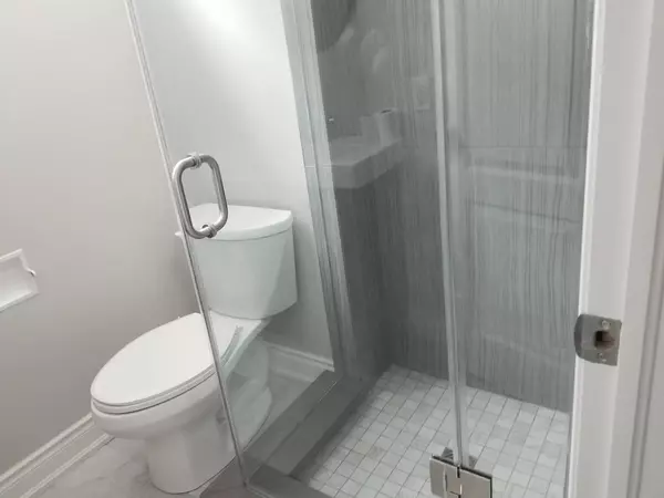 Aurora, ON L4G 2Y7,12 Ottawa CT