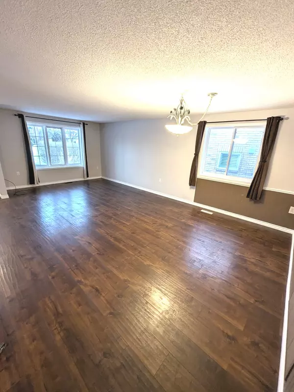 21 Columbia RD, Barrie, ON L4N 8C7