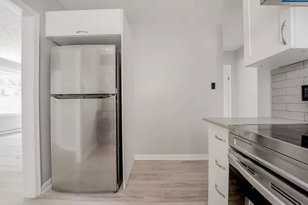 Barrie, ON L4N 2K3,76 John ST #3