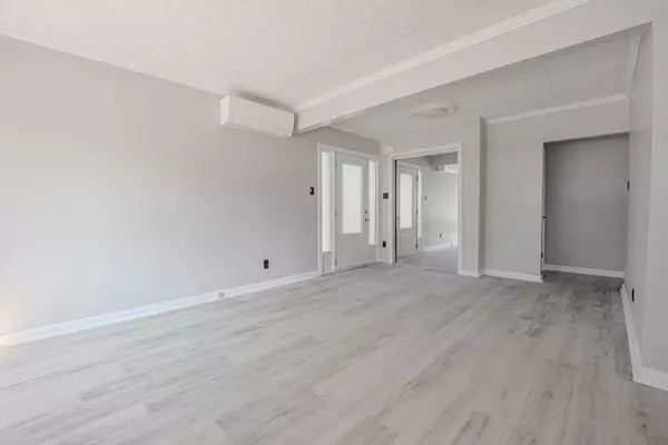 Barrie, ON L4N 2K3,76 John ST #3