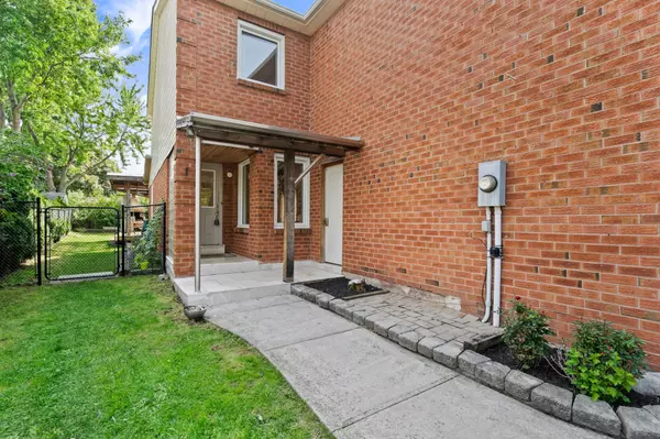 Oakville, ON L6H 4M2,2064 Glenada CRES #BSMNT