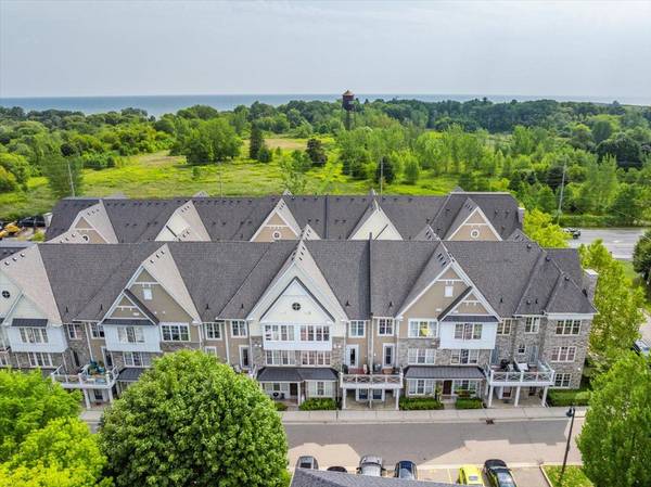 1011 Deta RD #701, Mississauga, ON L5E 0A2