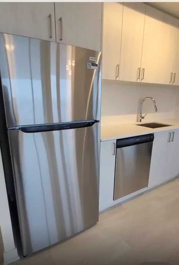 Milton, ON L9T 9N7,8020 Derry RD #808