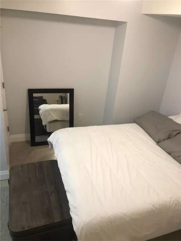 Toronto W01, ON M6S 5T9,230 South Kingsway N/A #10