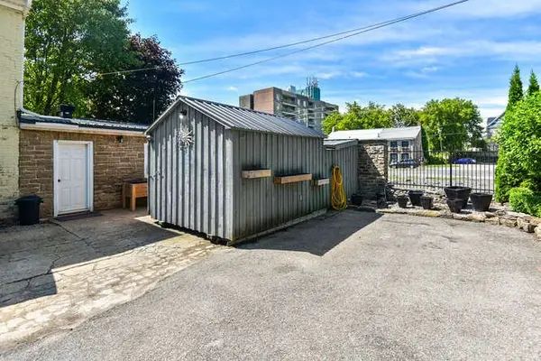 32 APPLE ST, Brockville, ON K6V 4X8