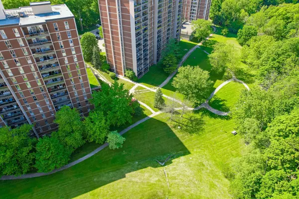 Hamilton, ON L8S 1J5,1964 Main ST W #605