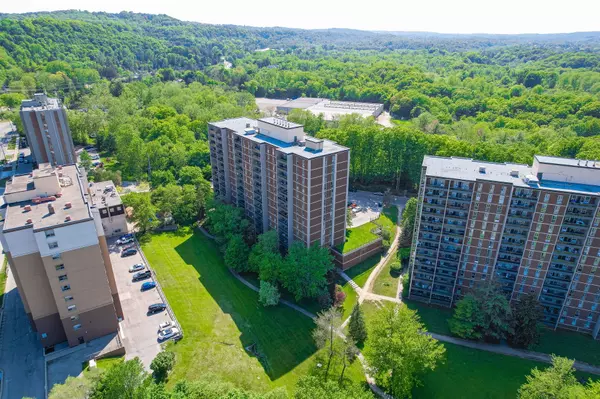 Hamilton, ON L8S 1J5,1964 Main ST W #605