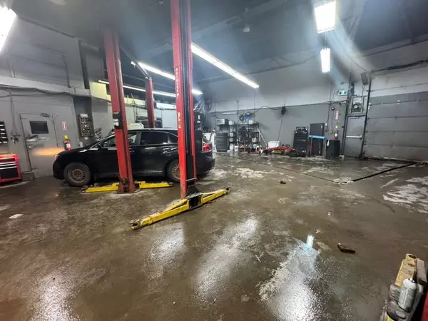 Kitchener, ON N2B 3E6,1659 Victoria ST N