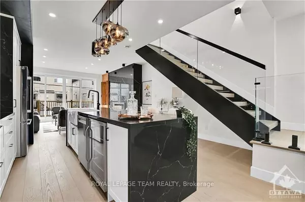 Britannia Heights - Queensway Terrace N And Area, ON K2B 5R6,828 Alpine AVE