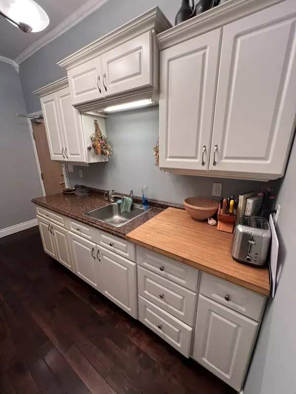 Belleville, ON K8N 3M3,205 Charles ST #4