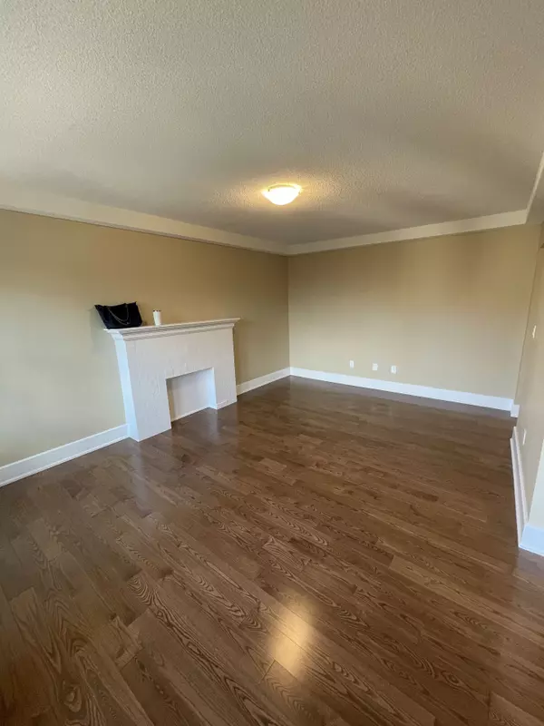 Hamilton, ON L8N 2G8,25 Mountwood AVE #10