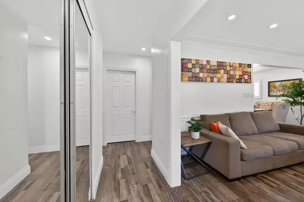 Hamilton, ON L8T 4J8,115 KINGS FOREST DR