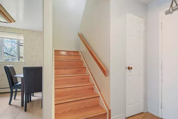 Elmvale Acres And Area, ON K1B 4S9,2650 Southvale CRES #114