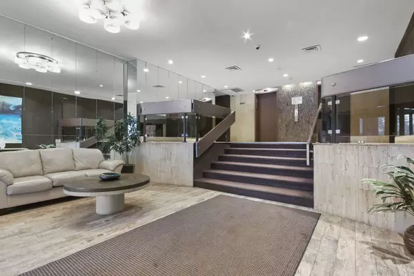 Elmvale Acres And Area, ON K1B 4S9,2650 Southvale CRES #114