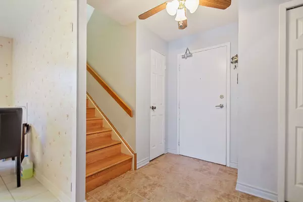 Elmvale Acres And Area, ON K1B 4S9,2650 Southvale CRES #114