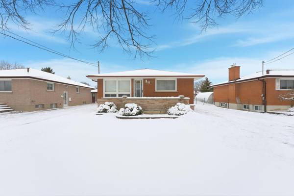 71 Kilgour AVE, Welland, ON L3C 2P8