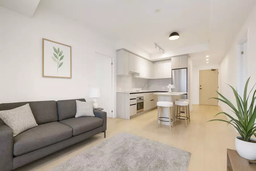 7950 Bathurst ST #202, Vaughan, ON L4J 0L4