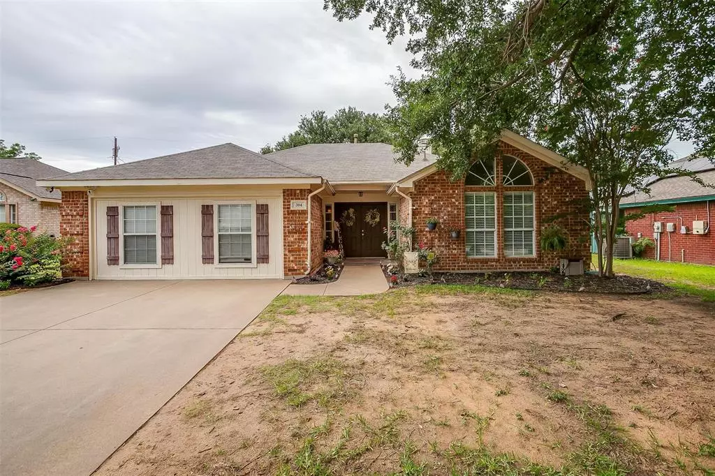 Joshua, TX 76058,304 Comanche Walk