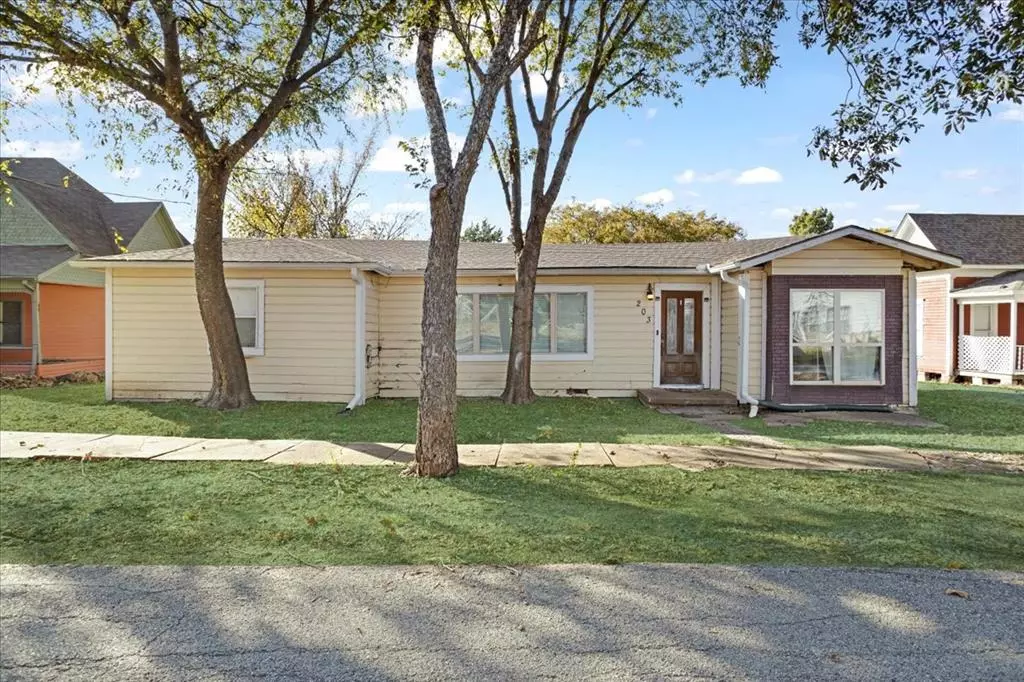 Whitewright, TX 75491,203 S Carter Street