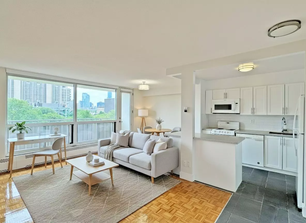 Toronto C01, ON M5S 2H8,666 Spadina AVE #604