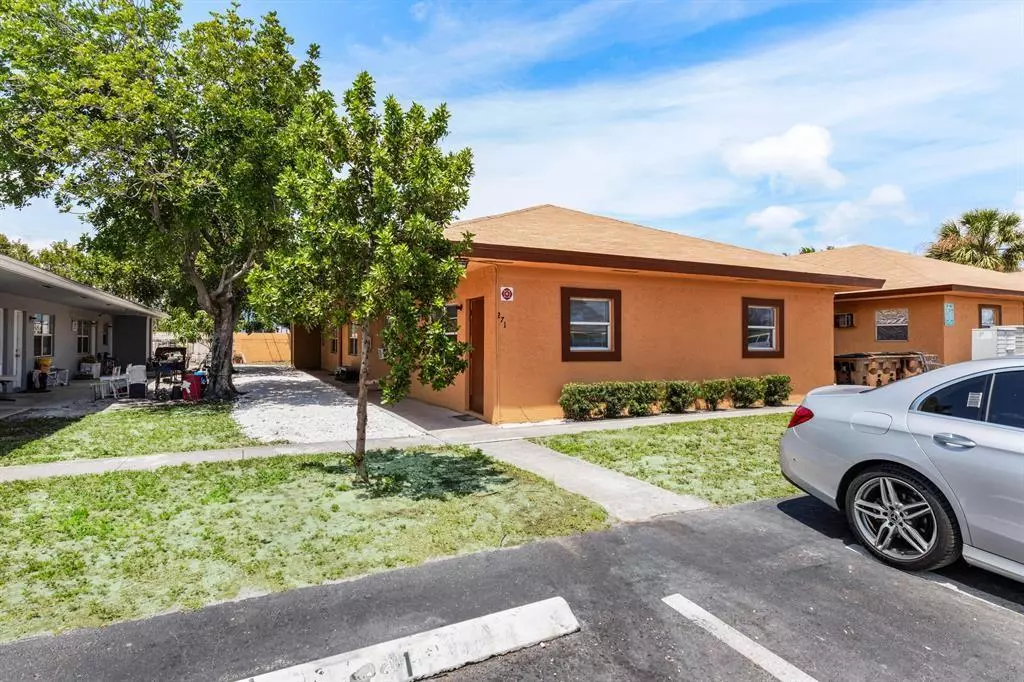 Deerfield Beach, FL 33441,279 SW 1st St #2