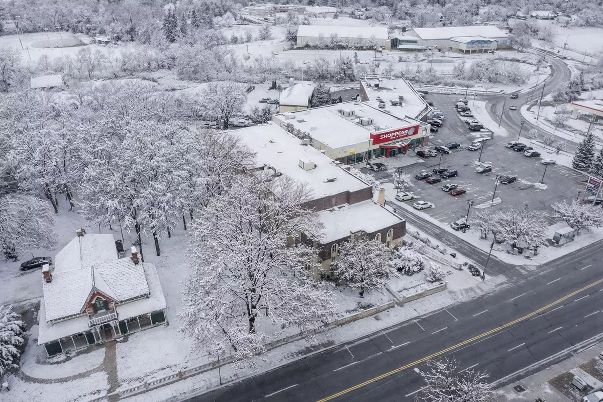 Aurora, ON L4G 1N8,15390 Yonge ST #203