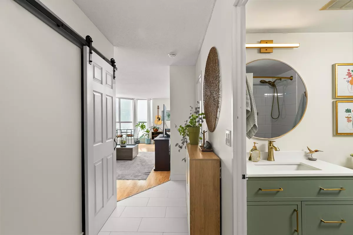 Barrie, ON L4M 6H9,140 Dunlop ST E #504