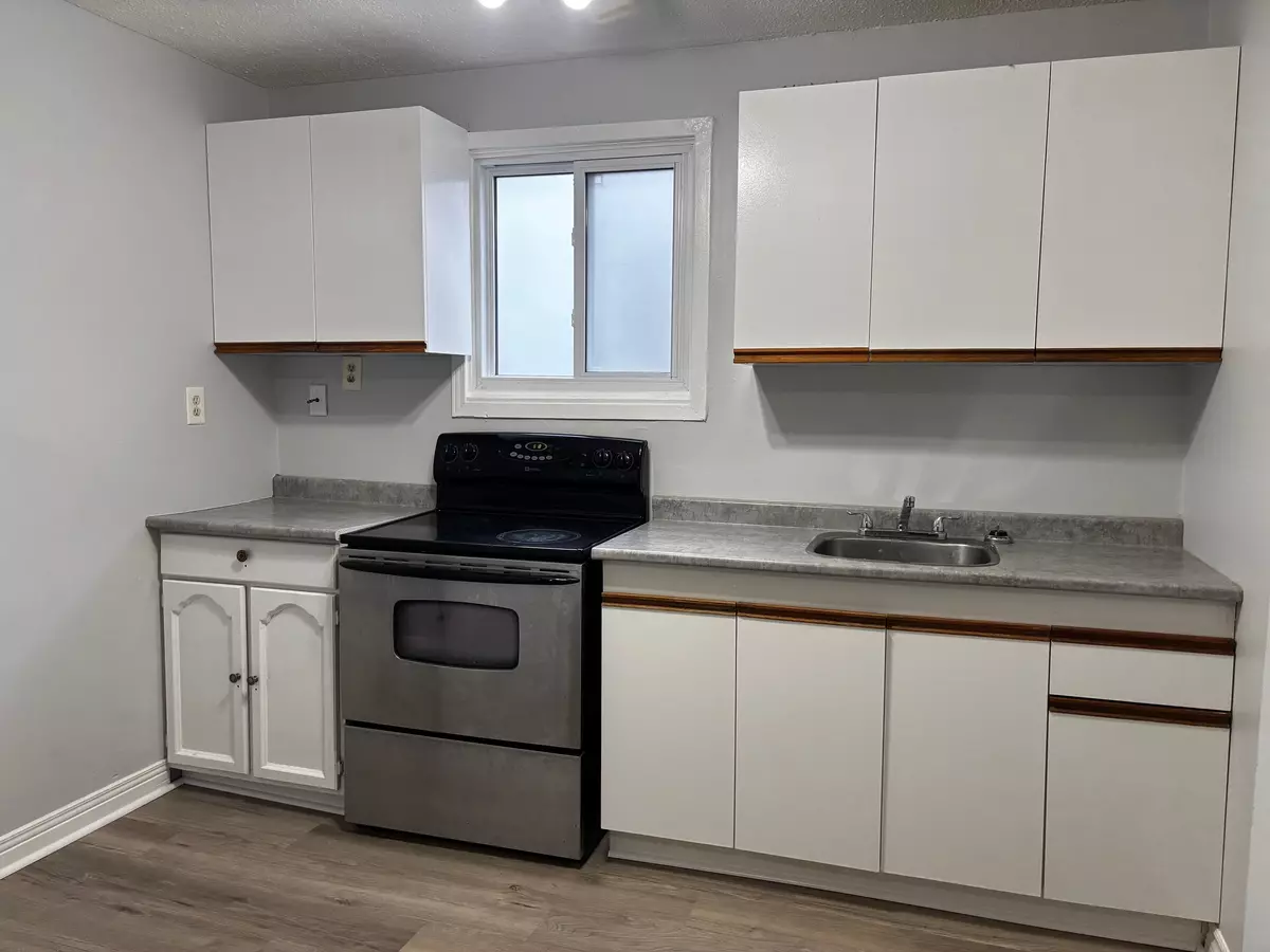 Brockville, ON K6V 1A9,10 King ST E #3