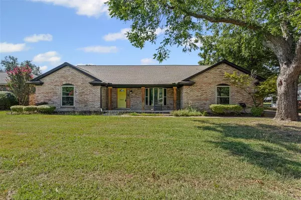 Arlington, TX 76015,2312 Garden Lane