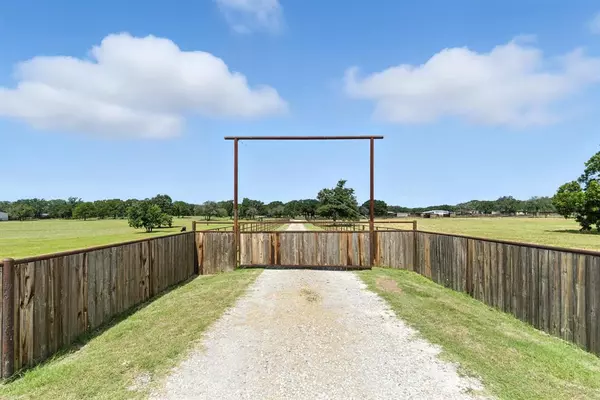 Santo, TX 76472,3716 Live Oak Road