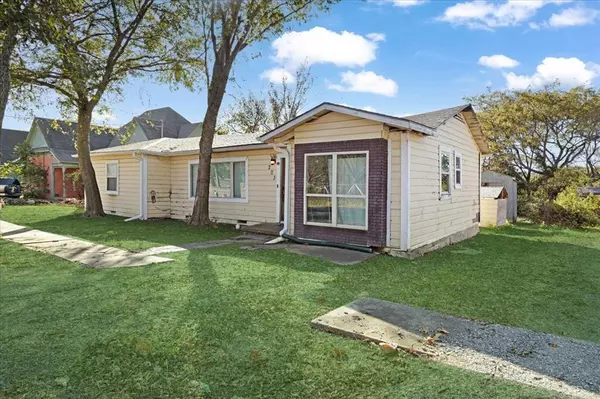 Whitewright, TX 75491,203 S Carter Street