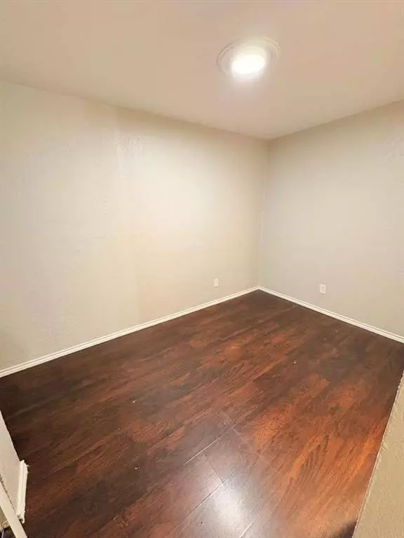 Dallas, TX 75243,9821 Walnut Street #304