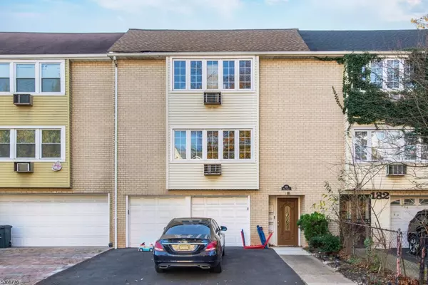 184 Park St,  East Orange City,  NJ 07017