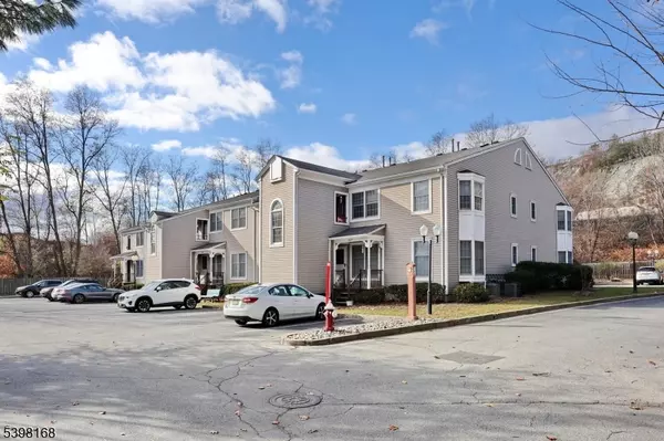 Pompton Lakes Boro, NJ 07442,120 Willard St #16